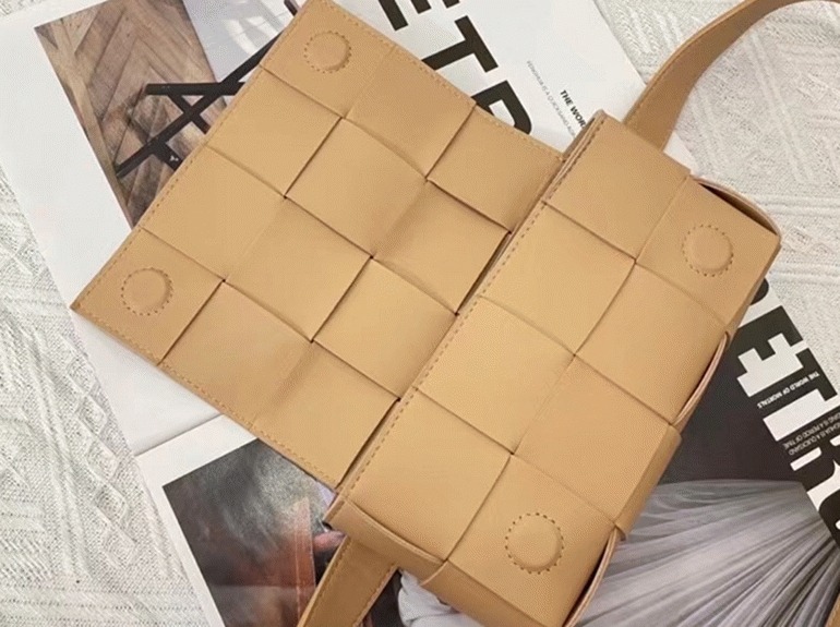 Fake B0tt*ga Ven*ta Cassette Belt Bag Beige