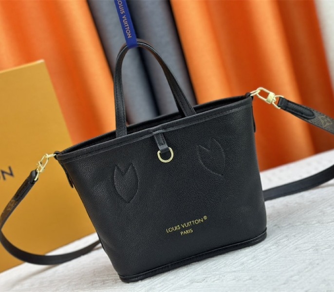 L0vis Vvtt0n Neverfull Bandouliere Inside Out BB Tote In Monogram Canvas And Black Leather