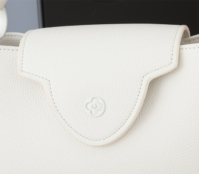 L0vis Vvtt0n Capucines East-West MM Handbag In All Optic White