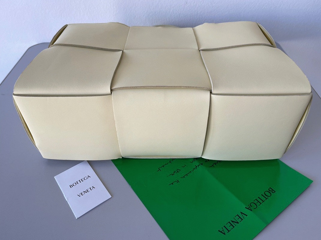 Fake B0tt*ga Ven*ta Arco Medium Tote Cream