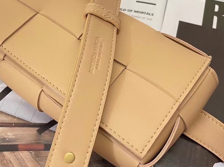 Fake B0tt*ga Ven*ta Cassette Belt Bag Beige