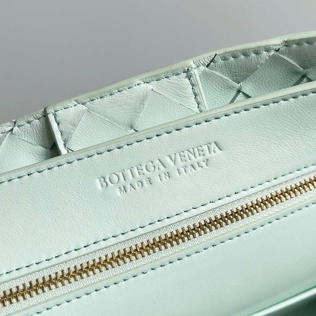 Fake B0tt*ga Ven*ta Andiamo Medium Bag Glacier
