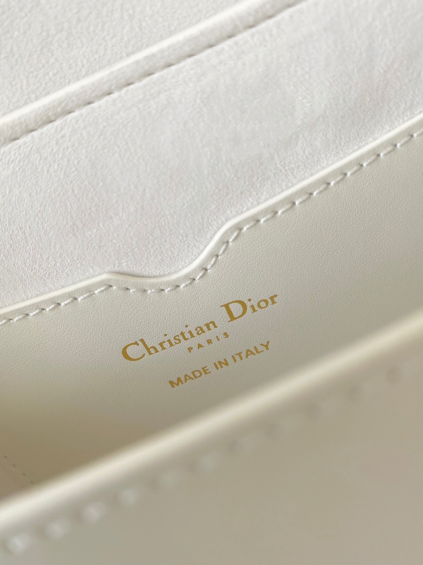 D10r Bobby East-West Bag Fake in White