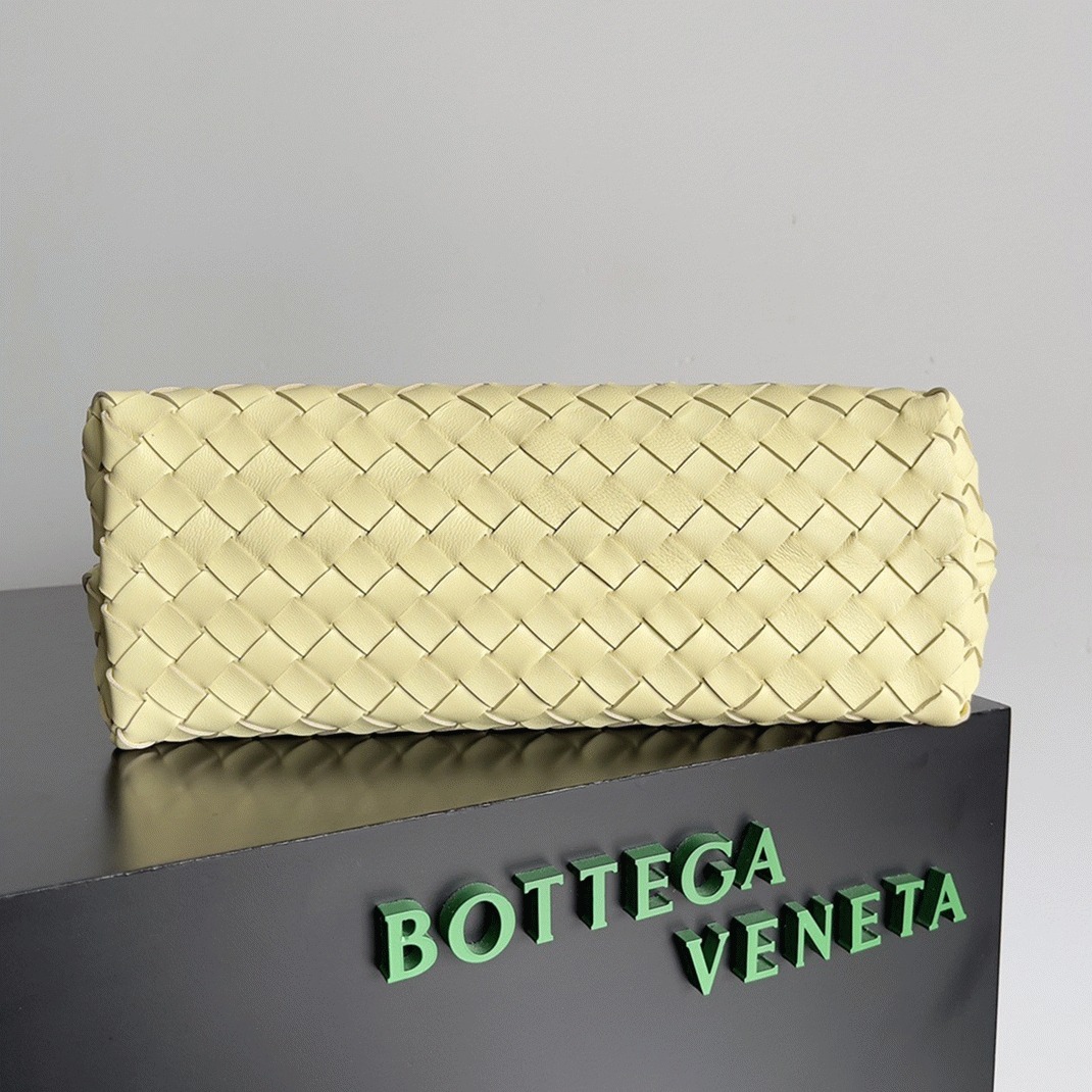 Fake B0tt*ga Ven*ta Medium Andiamo Bag Ice Cream