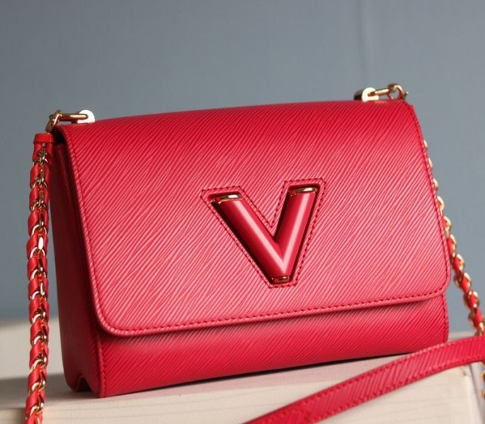 L0vis Vvtt0n Epi Leather Twist MM Bag In Red