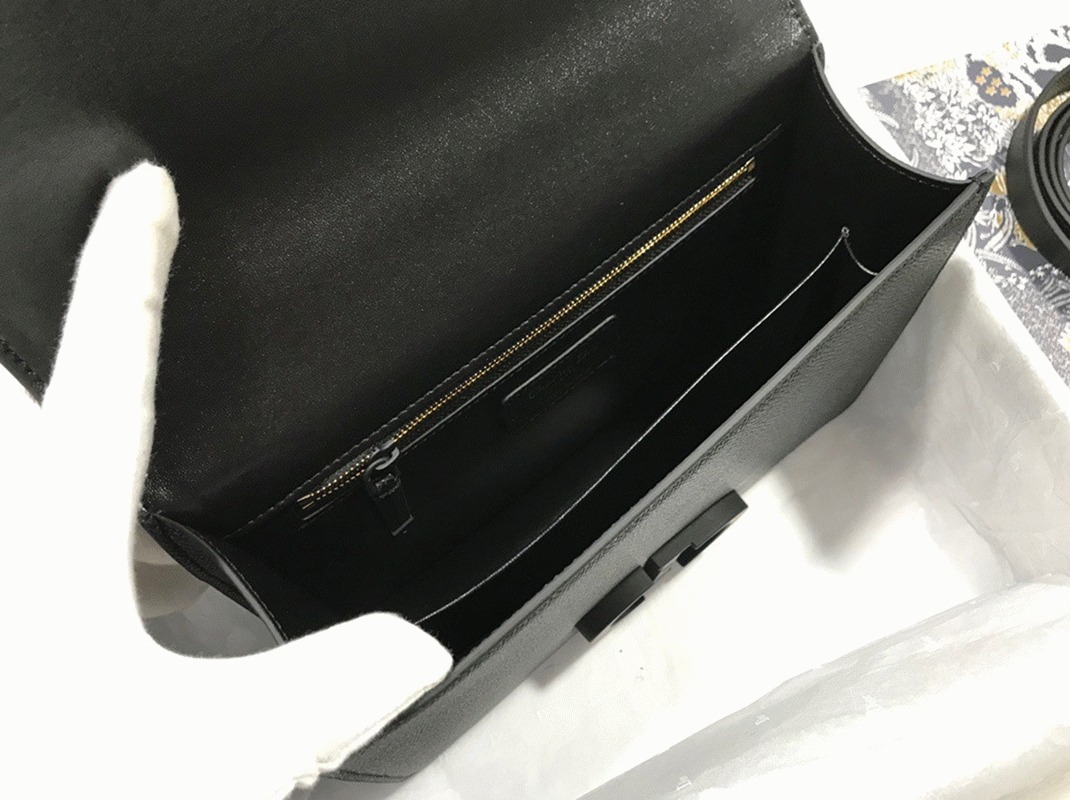 D10r 30 Montaigne Medium Bag Fake in Black Ultramatte Grained Calfskin