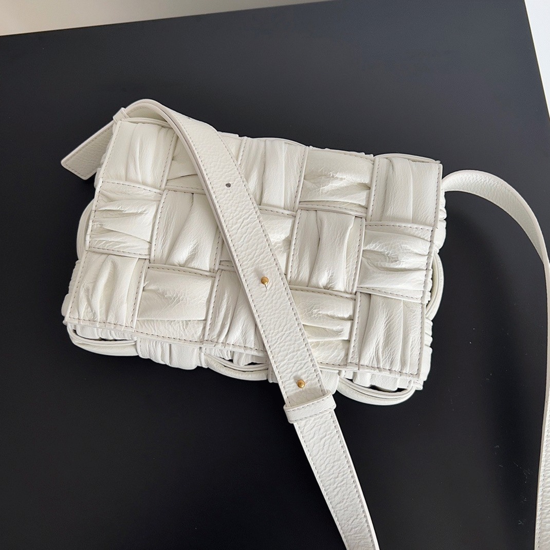 Top Quality Replica B0tt*ga Ven*ta Cassette Bag In White Foulard Intreccio Calfskin
