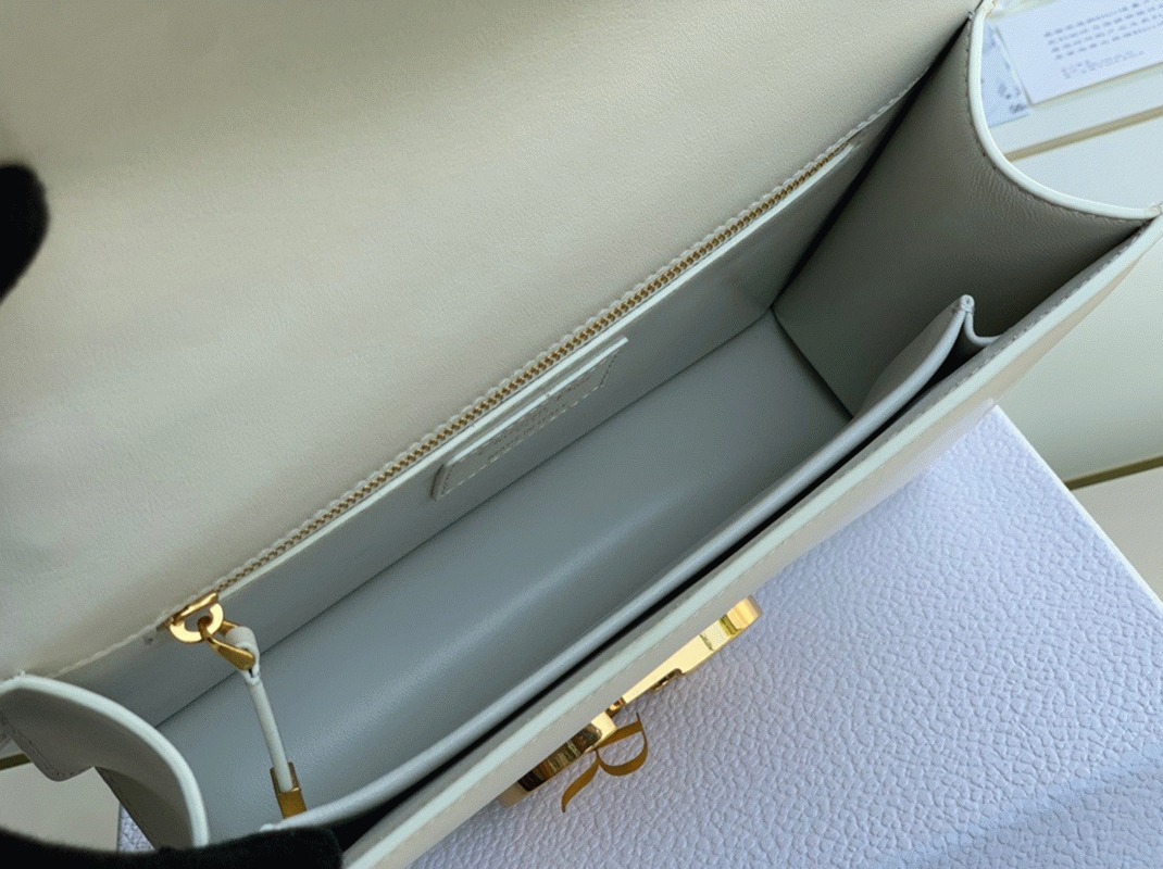 D10r 30 Montaigne Medium Bag Fake in White Box Calfskin