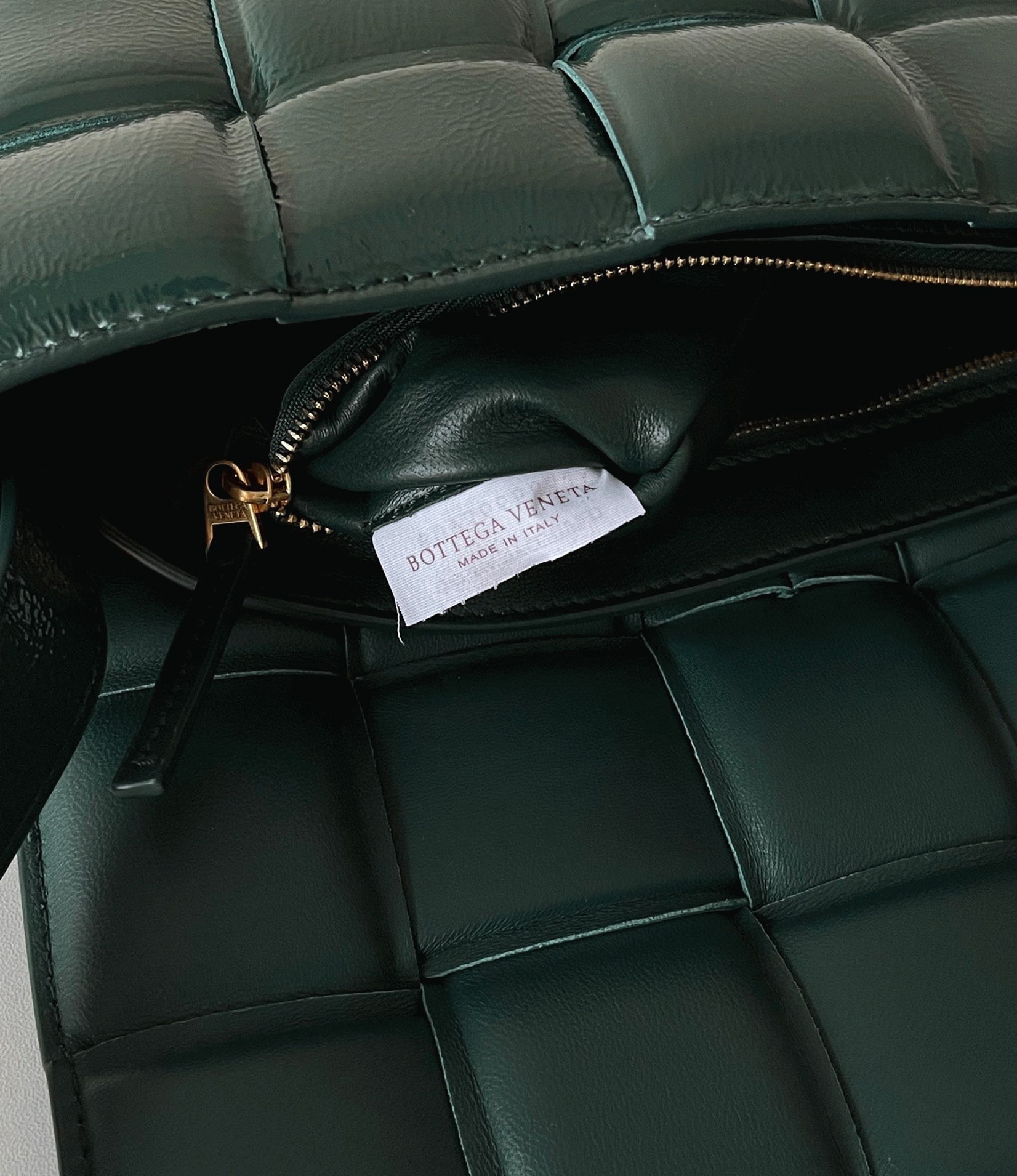 Top Quality Replica B0tt*ga Ven*ta Padded Cassette Bag In Green