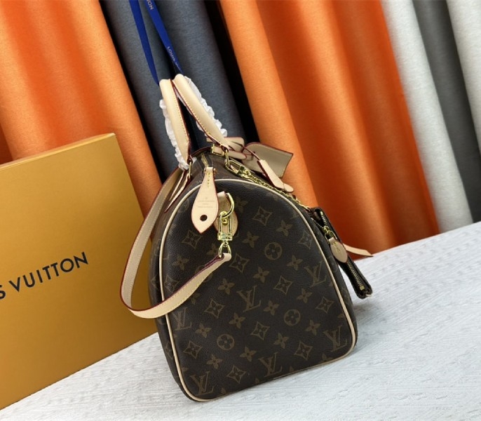 L0vis Vvtt0n Monogram Canvas Speedy P9 Bandouliere 40 Bag