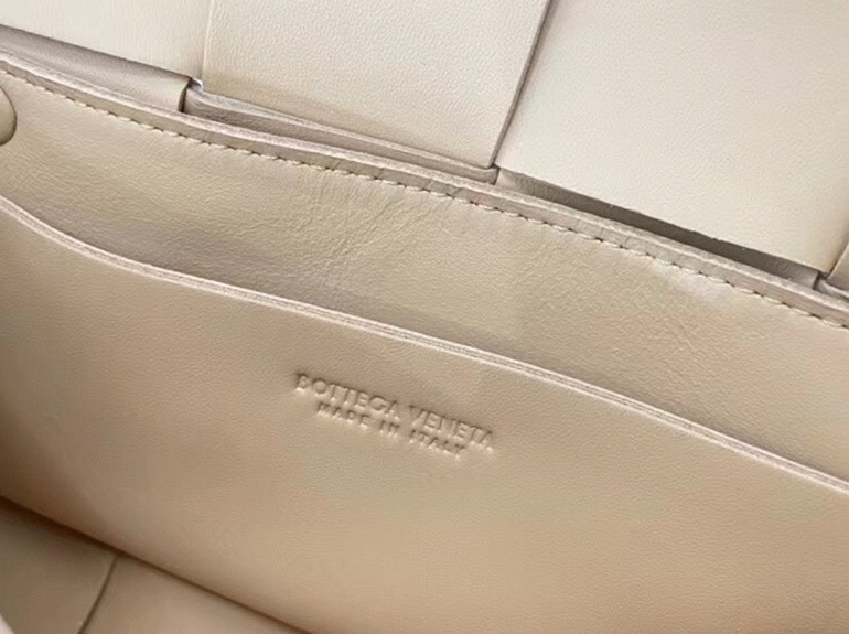 Fake B0tt*ga Ven*ta Cassette Belt Bag Beige