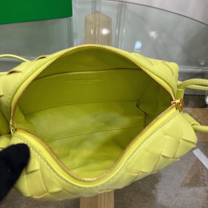 Knockoff B0tt*ga Ven*ta Loop Small Bag Lantern