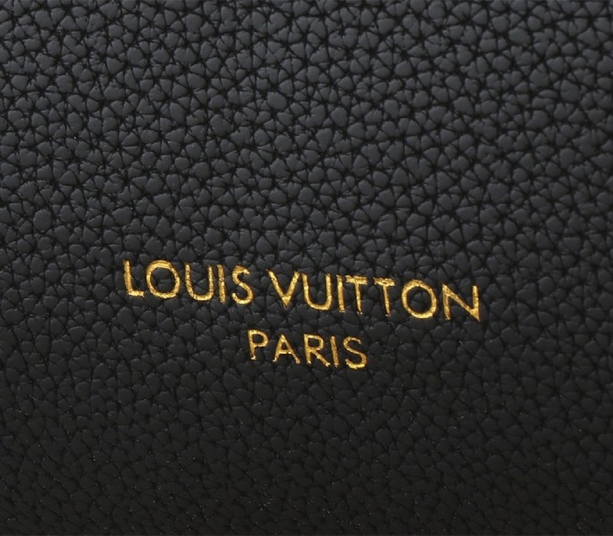 L0vis Vvtt0n Low Key Cabas MM Bag In Black
