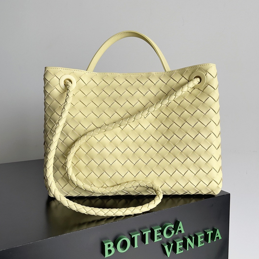 Fake B0tt*ga Ven*ta Medium Andiamo Bag Ice Cream
