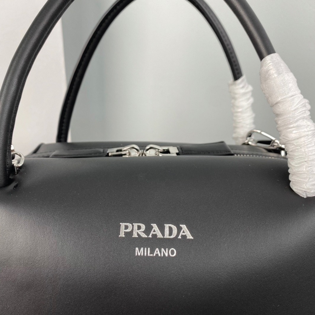 Pra*a S*pernova Medium Top Handle Bag Fake in Black