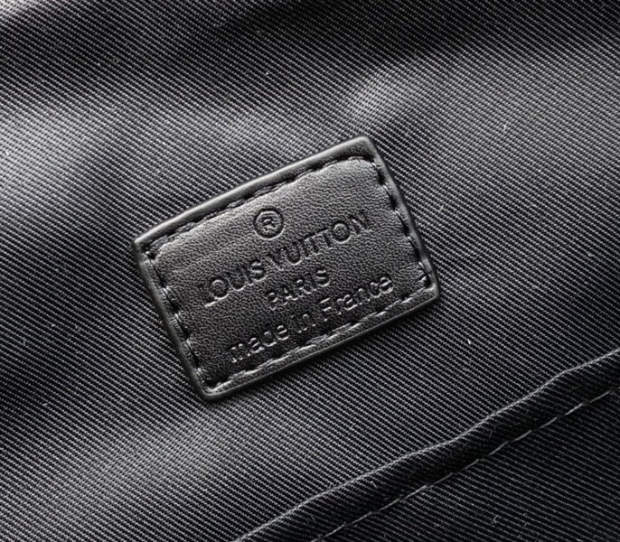 L0vis Vvtt0n Taurillon Leather Montsouris Backpack In Black