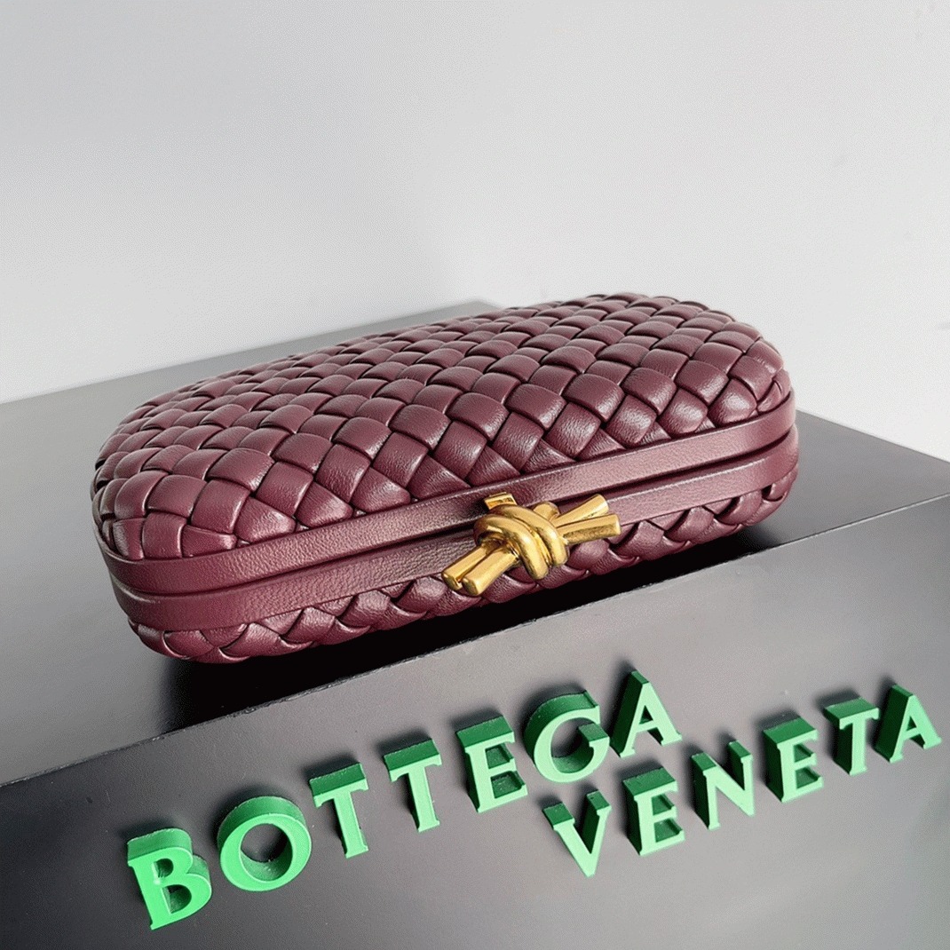 Fake B0tt*ga Ven*ta Knot Minaudiere Clutch Bordeaux