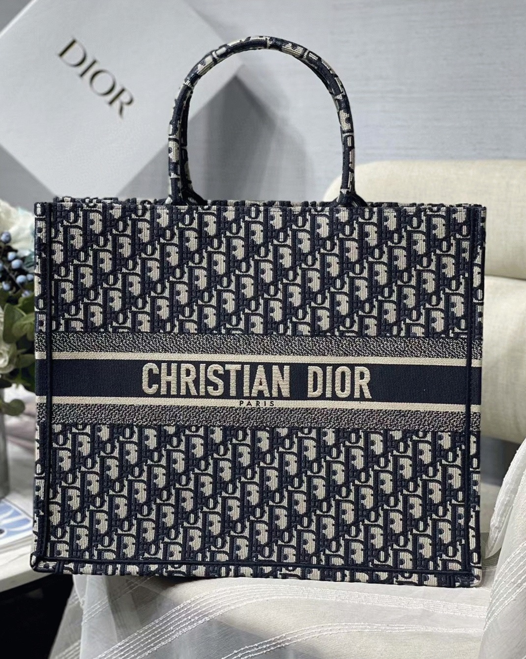 D10r Large Book Tote Bag Fake in Blue D10r Oblique Embroidery