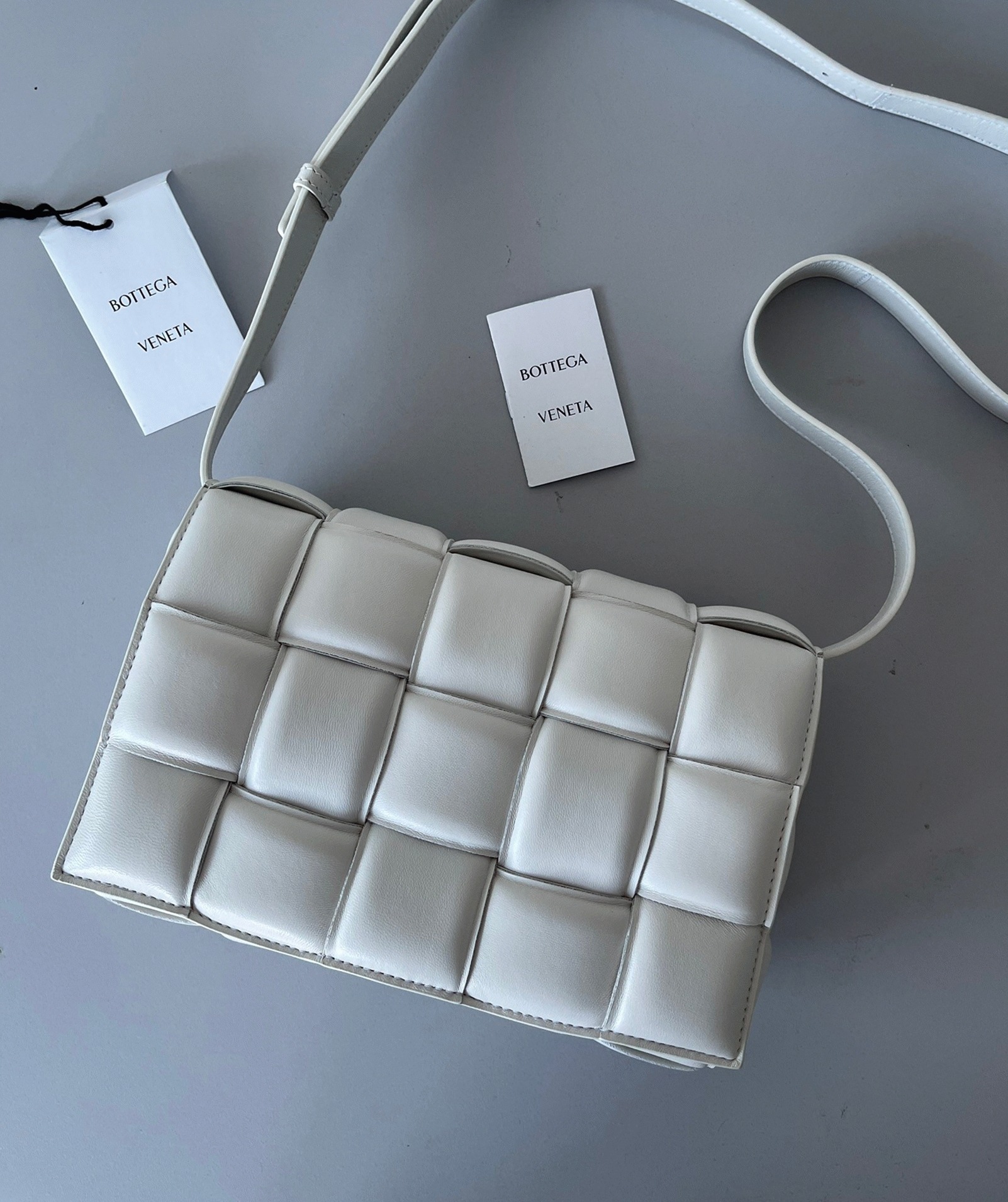 Top Quality Replica B0tt*ga Ven*ta Padded Cassette Bag In White