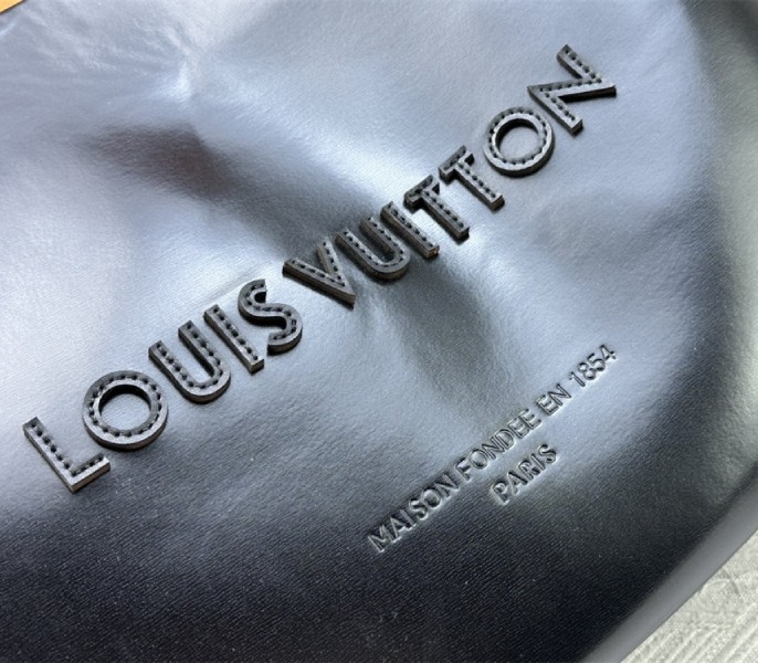 L0vis Vvtt0n Other Leathers Shopper MM Tote In Black