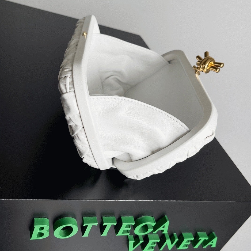 Fake B0tt*ga Ven*ta Knot Minaudiere Clutch White Foulard