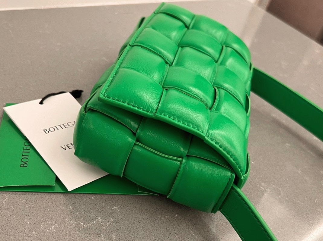 Replica B0tt*ga Ven*ta Small Padded Cassette Bag Parakeet