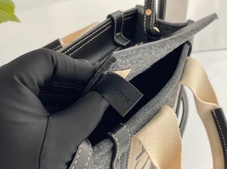 Top Quality Knockoff Previous Previous Chloe Small Woody Tote Bag In Grey Felt