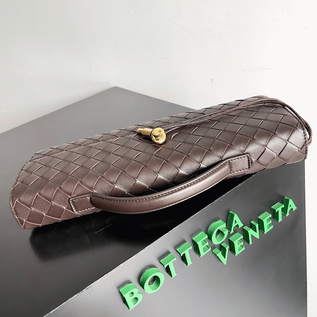 Replica B0tt*ga Ven*ta Andiamo Clutch with Handle Fondant Intrecciato Lambskin