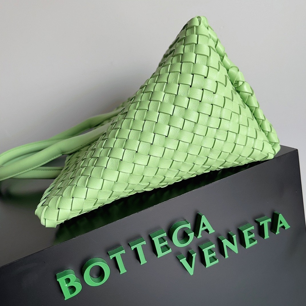 Top Quality Fake B0tt*ga Ven*ta Cabat Medium Bag In Pistachio