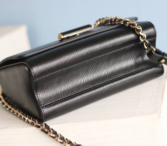 L0vis Vvtt0n Epi Leather Twist MM Bag In Black