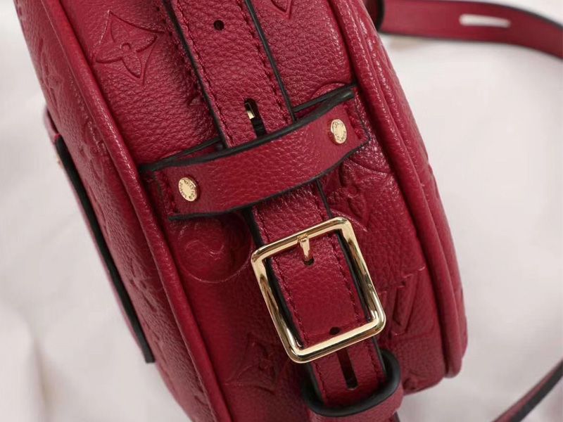 L0vis Vvtt0n Monogram Empreinte Boite Chapeau Souple MM Bag In Red