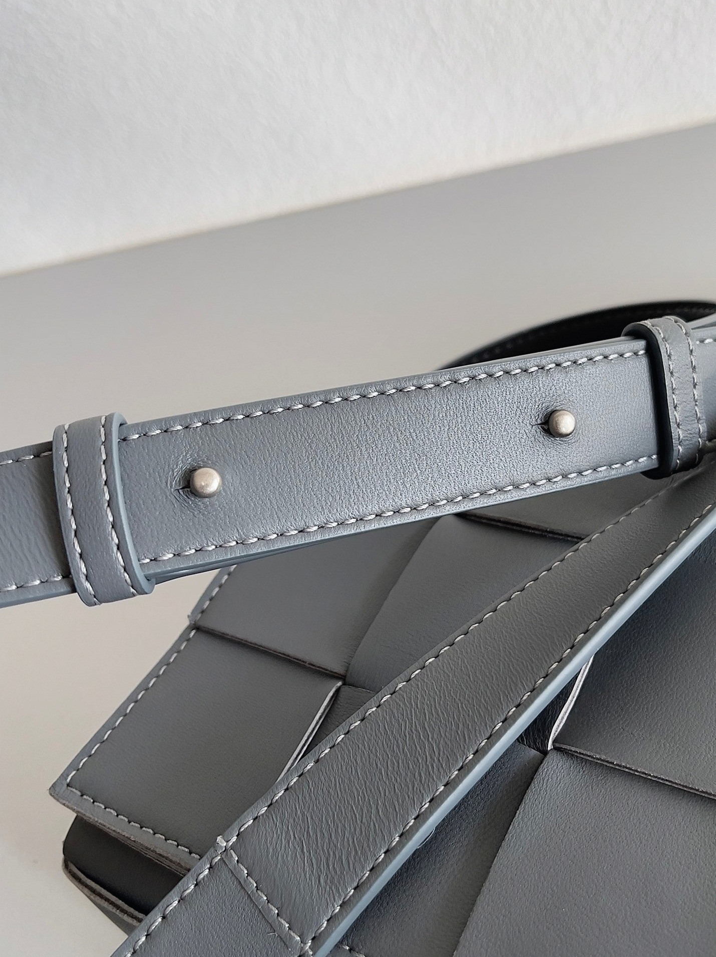 Top Quality Replica B0tt*ga Ven*ta Cassett Bag In Thunder