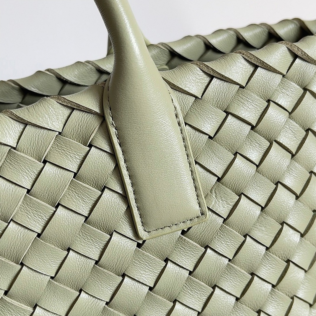 Top Quality Knockoff B0tt*ga Ven*ta Cabat Mini Bag In Travertine Intrecciato Lambskin