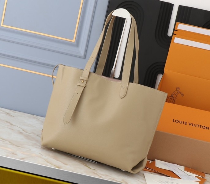 L0vis Vvtt0n Low Key Cabas MM Bag In Galet Gray