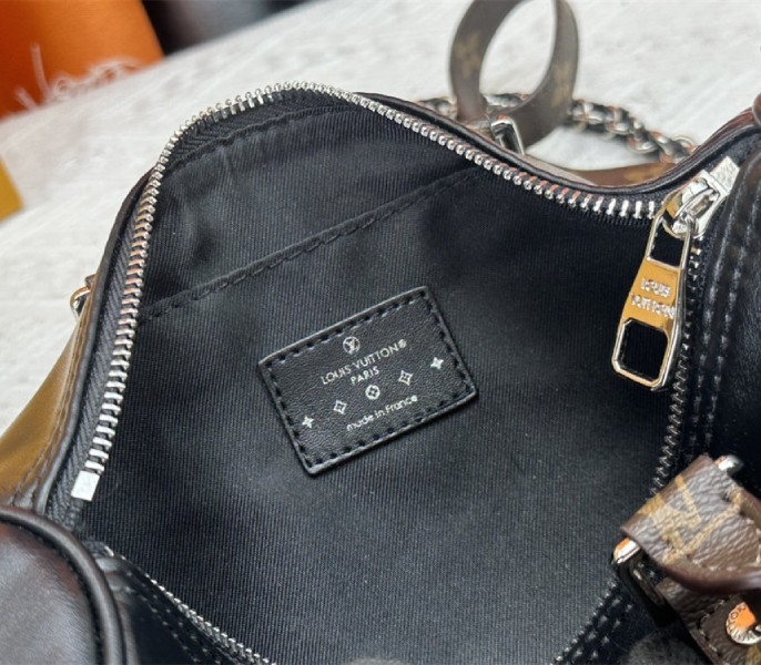 L0vis Vvtt0n Vibe Keepall Bandouliere 25 In Black And Monogram Canvas