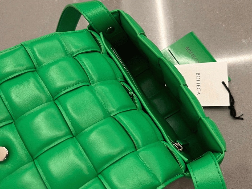 Replica B0tt*ga Ven*ta Small Padded Cassette Bag Parakeet