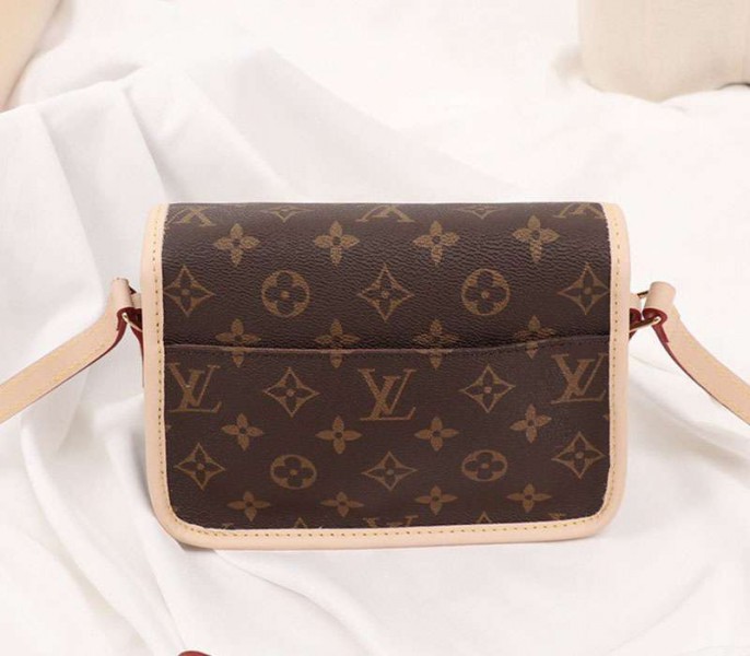 L0vis Vvtt0n Monogram Canvas Sologne BB Bag