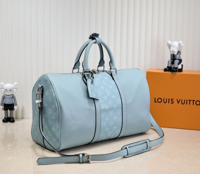 L0vis Vvtt0n Taiga Leather Keepall Bandouliere 50 Travel Bag In Miami Green