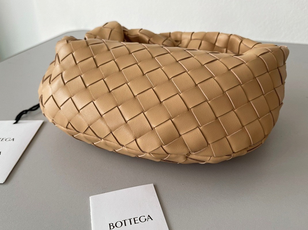 Fake B0tt*ga Ven*ta BV Jodie Mini Bag Almond