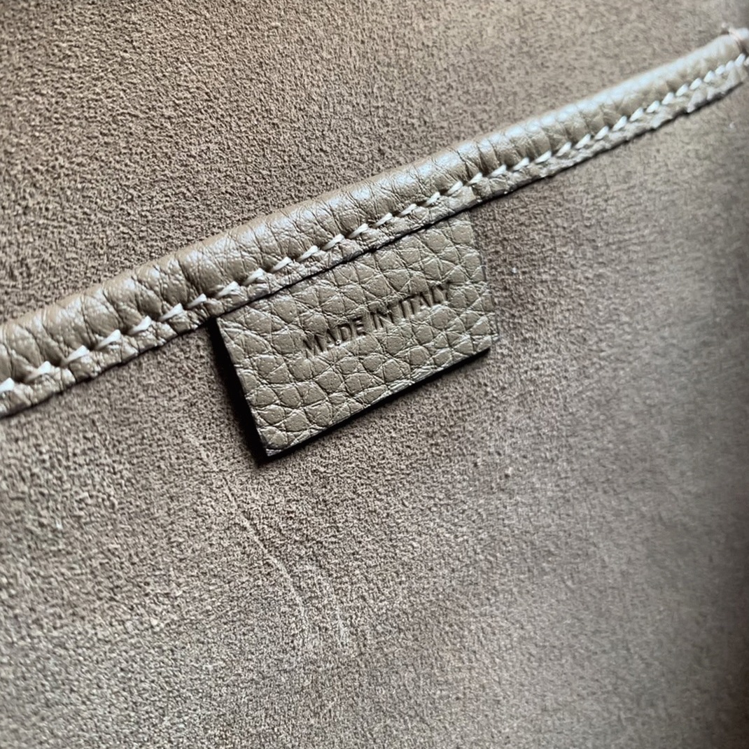 Ce1i*e Nano Luggage Tote Bag Fake in Souris