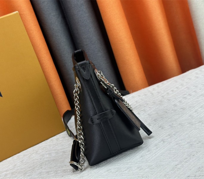 L0vis Vvtt0n X TM CarryAll Vibe BB In Black