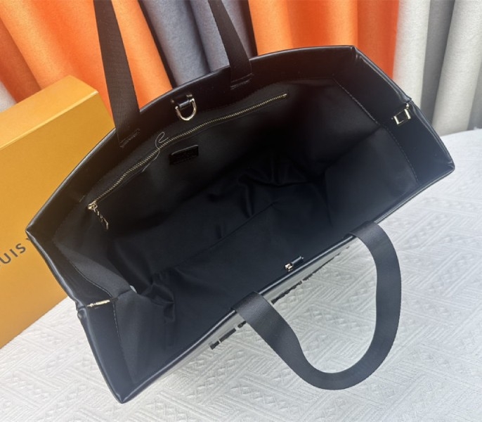 L0vis Vvtt0n Other Leathers Shopper MM Tote In Black