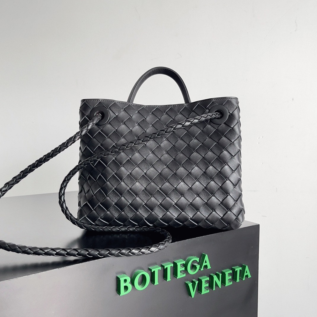 Fake B0tt*ga Ven*ta Small Andiamo Bag Black
