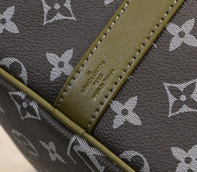 LV Monogram Gradient Canvas Keepall Bandouliere 55 In Khaki Green