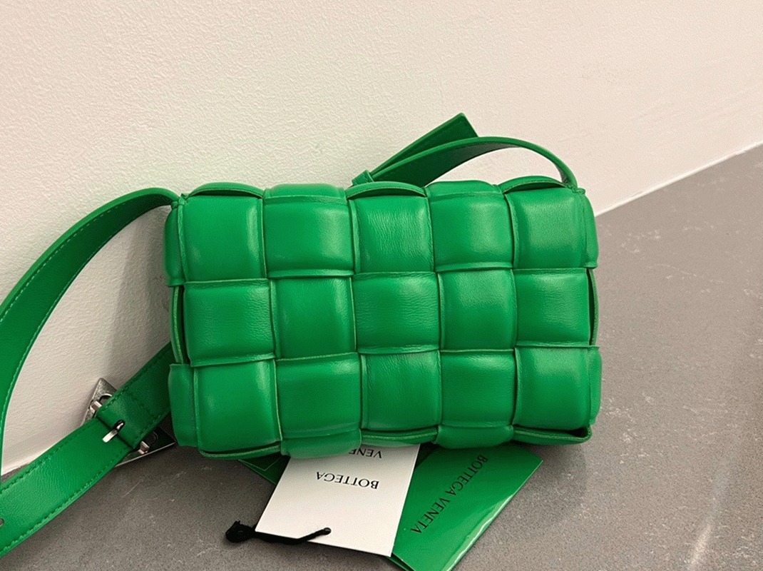 Replica B0tt*ga Ven*ta Small Padded Cassette Bag Parakeet