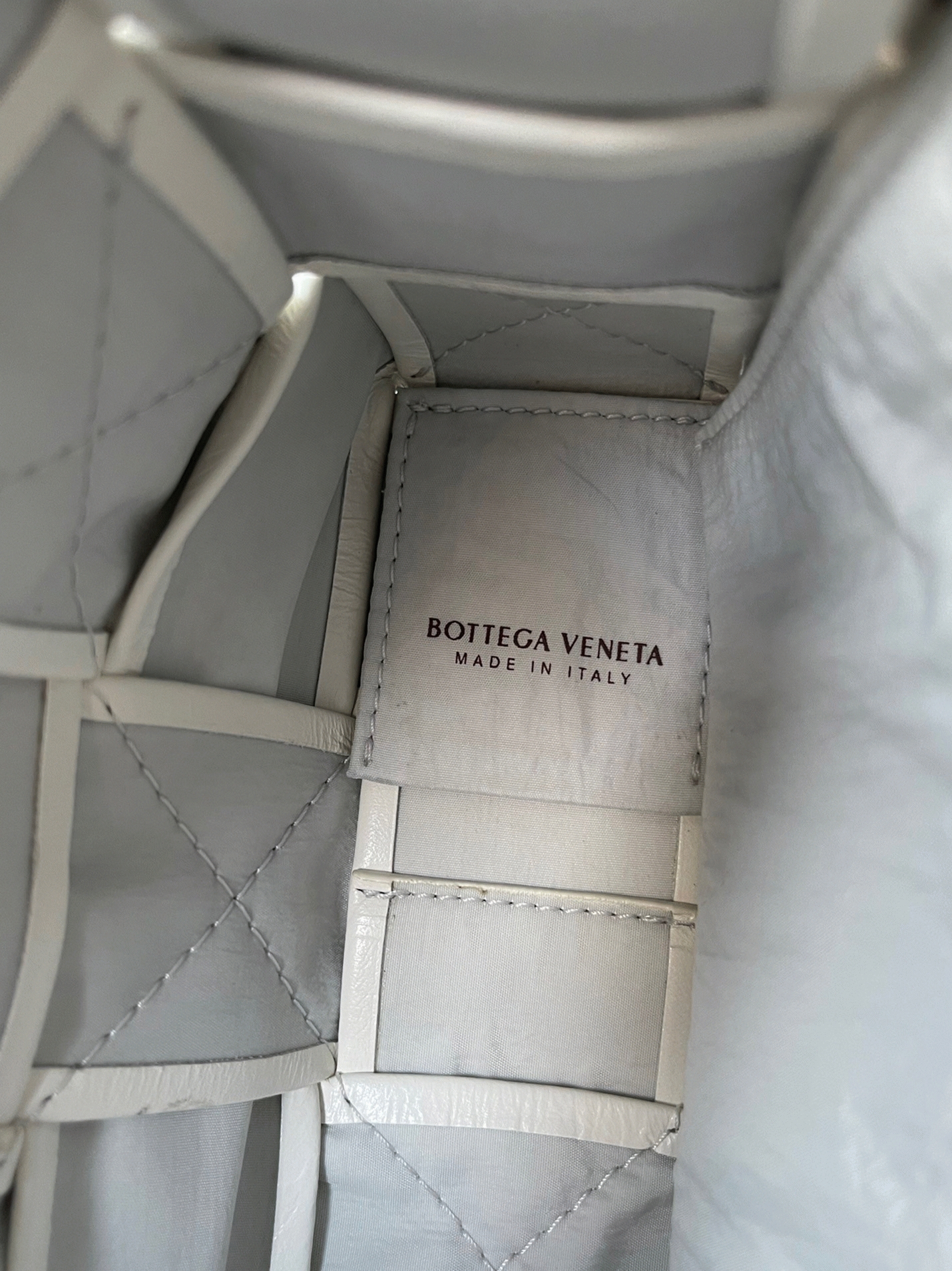 Top Quality Replica B0tt*ga Ven*ta Cassette Bag In White