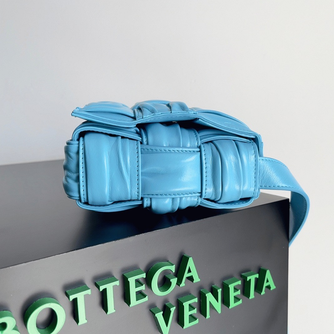 Top Quality B0tt*ga Ven*ta Cassette Bag In Pool Foulard Intreccio Calfskin