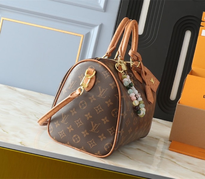 L0vis Vvtt0n Monogram Canvas Soft Speedy 30 Boho Handbag In Tan
