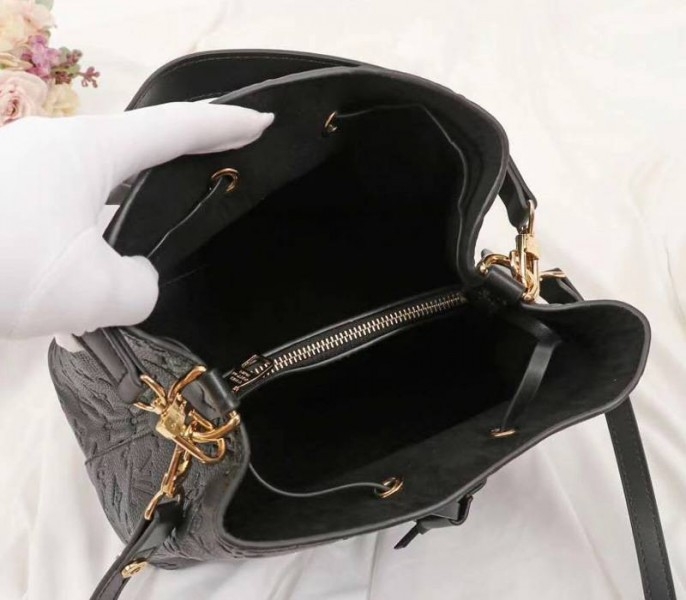 L0vis Vvtt0n Monogram Empreinte NeoNoe MM Bag In Black