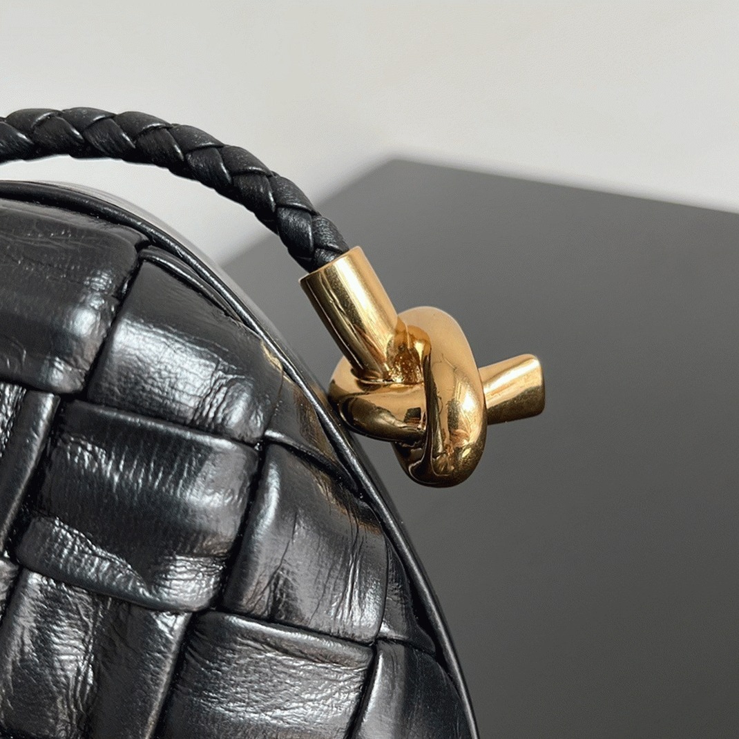 Replica B0tt*ga Ven*ta Knot Minaudiere On Strap Black Foulard Intreccio Leather